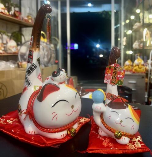 Mèo Thần Tài đuôi dài